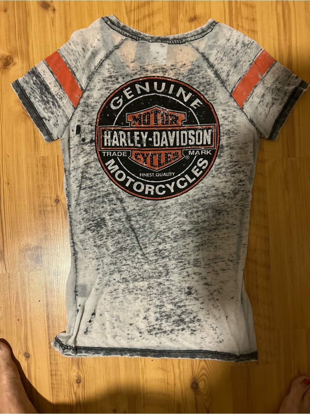 Harley-Davidson Women's Distressed V-Neck Tee in White and Orange Accents NWOT - Picture 3 of 10